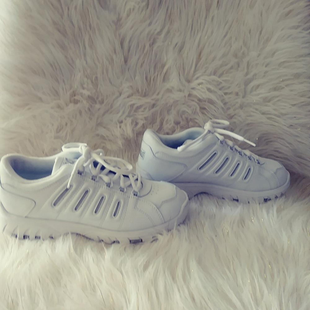 Everlast tennis shoes